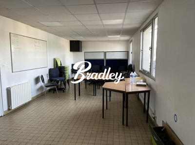 Entrepôt - 1 400 m²