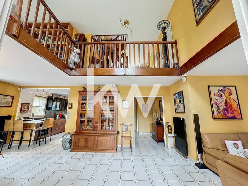 Maison - 213 m² - 8 pièces