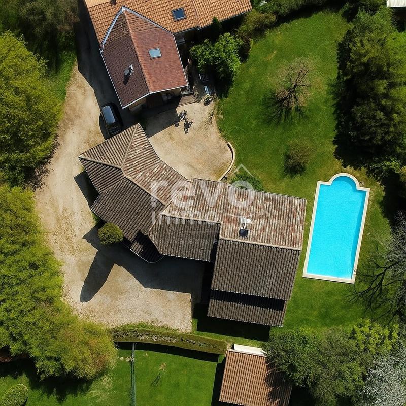 Maison - 223 m² - 8 pièces