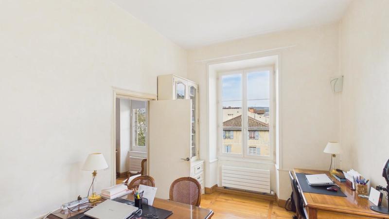 Appartement - 171 m² - 5 pièces