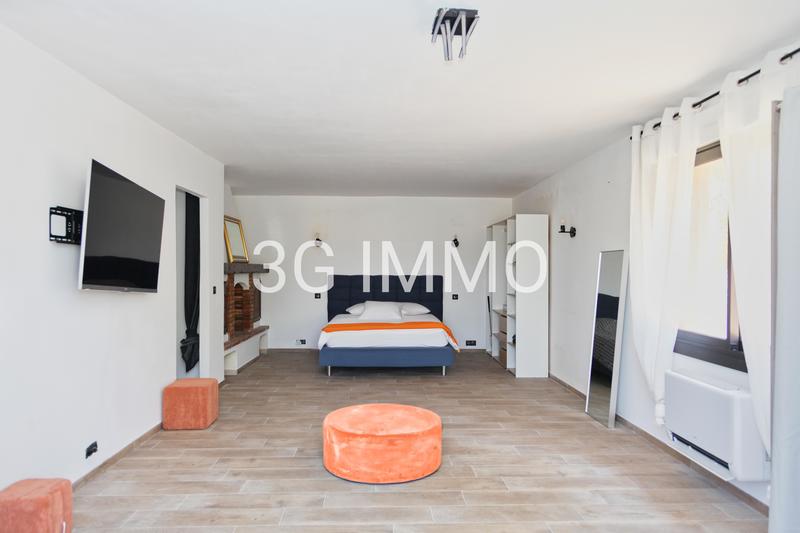 Maison - 330 m² - 9 pièces