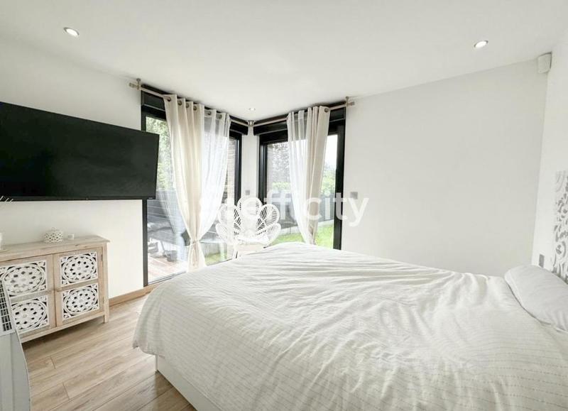 Maison - 212 m² - 7 pièces