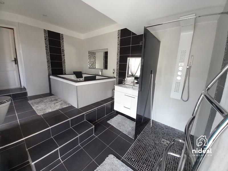 Maison - 162 m² - 7 pièces