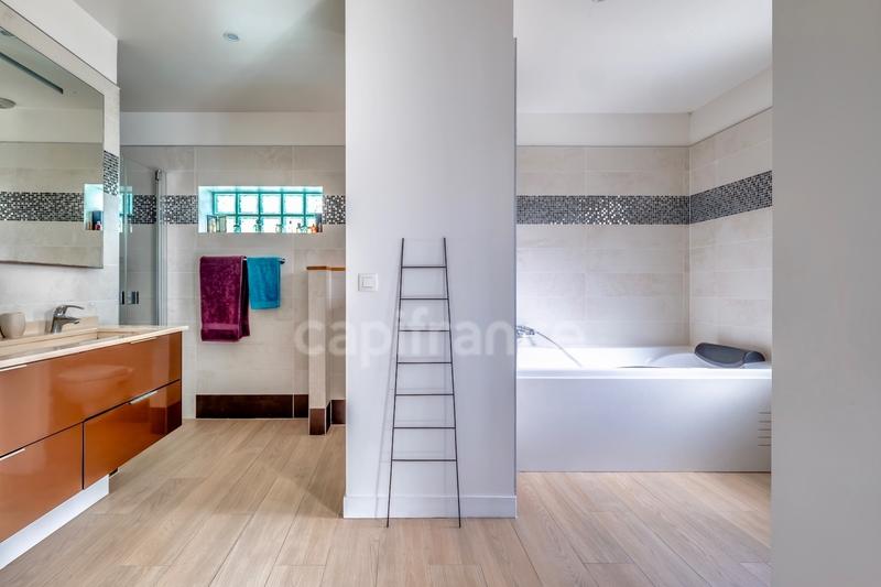 Maison - 214 m² - 8 pièces