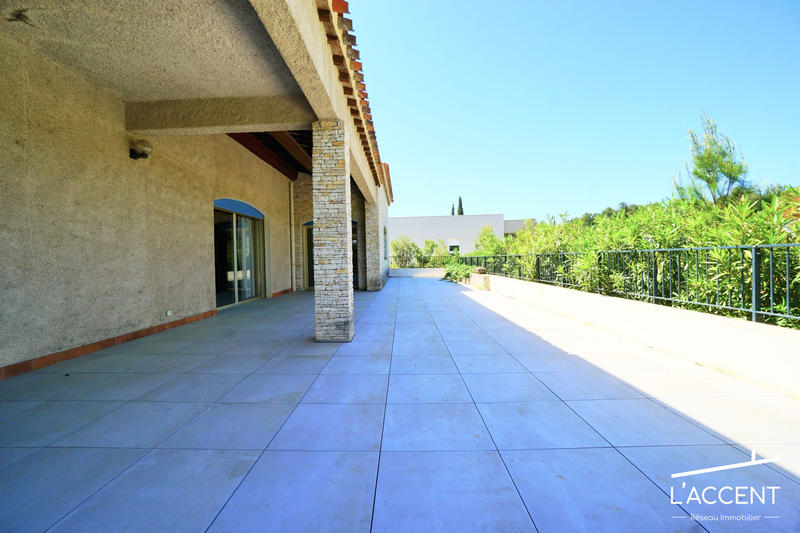 Maison - 435 m² - 8 pièces