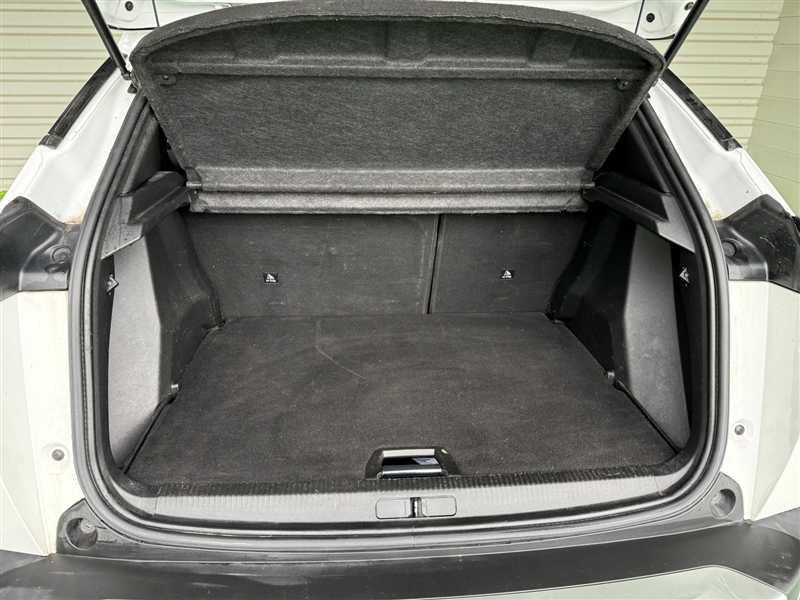 Peugeot 2008 1.5 BlueHDi 130 s&amp;S Eat8 Allure Pack