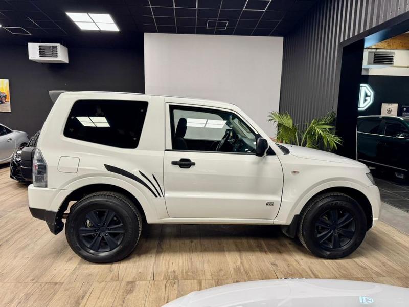 Mitsubishi Pajero III (2) 3.2 Di-D 200 Sport Black 3p