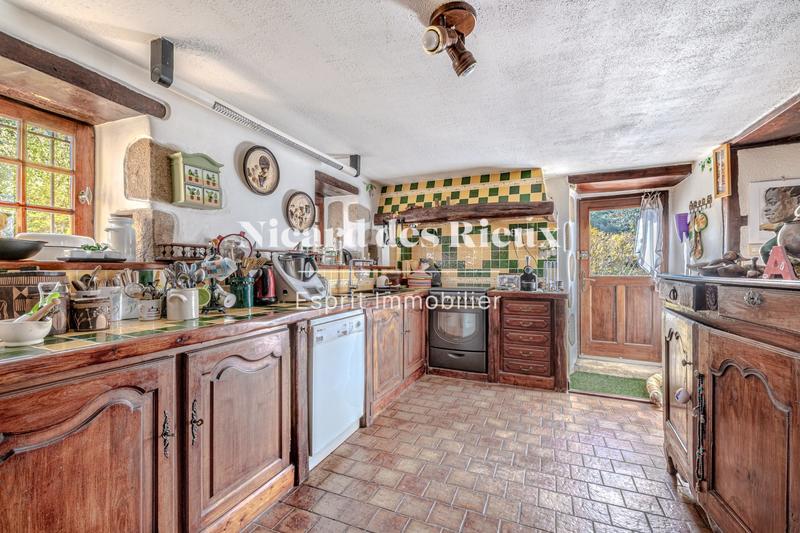 Maison - 317 m² - 11 pièces