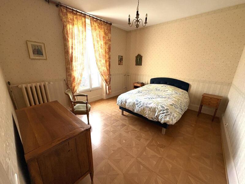 Maison - 202 m² - 9 pièces