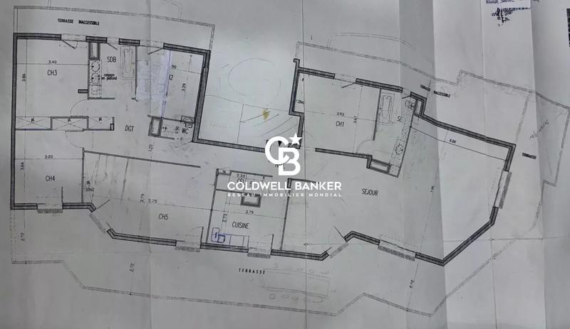 Appartement - 177 m² - 5 pièces