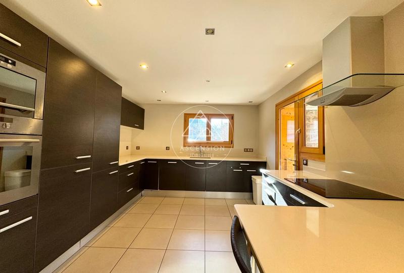 Châlet - 278 m² - 7 pièces