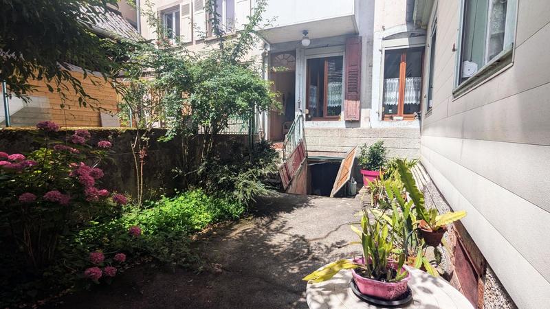 Maison - 275 m² - 9 pièces