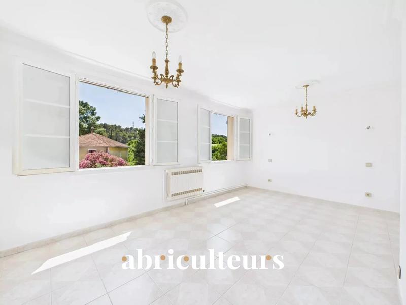 Maison - 94 m² - 5 pièces