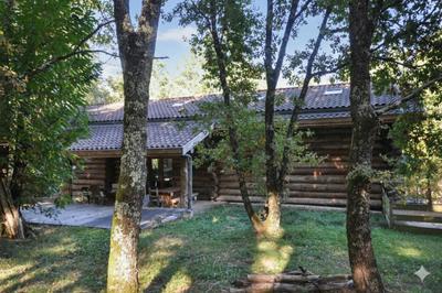 Propriété - 360 m² - 8 pièces