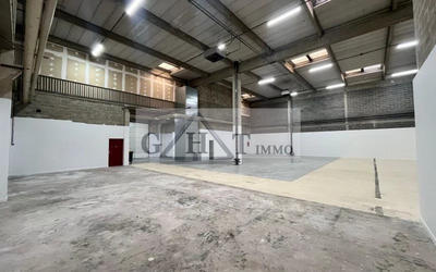 Entrepôt - 1 057 m²