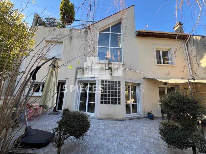 Maison - 200 m² - 7 pièces