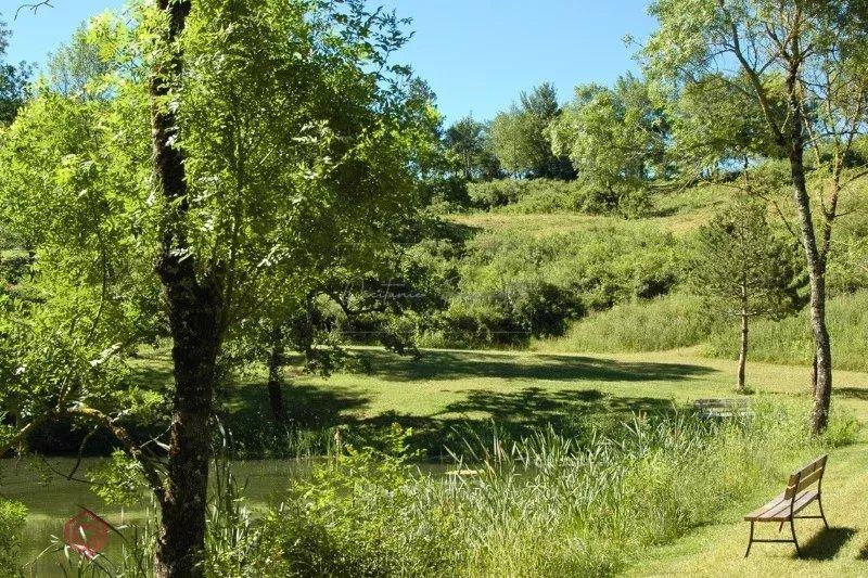 Propriété - 700 m² - 23 pièces