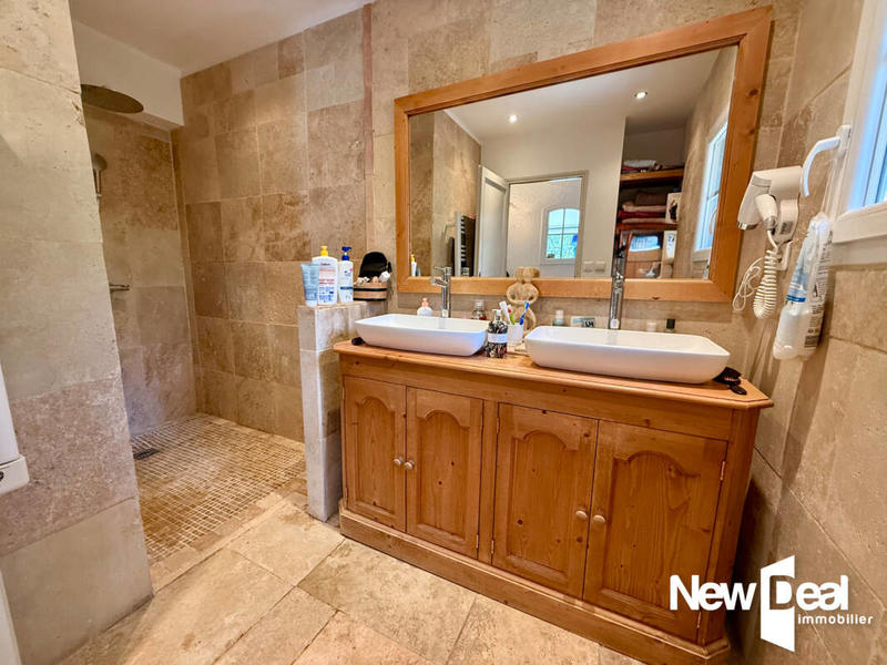 Maison - 245 m² - 7 pièces