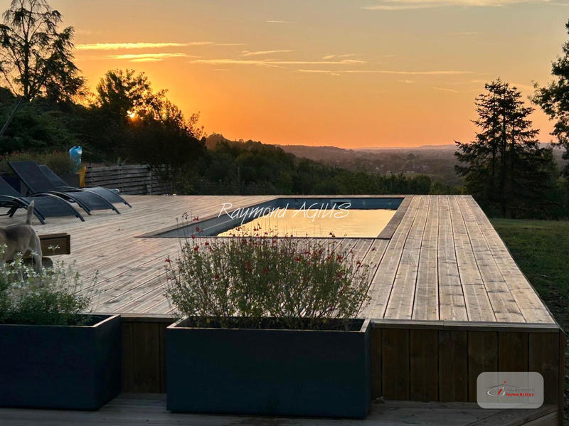 Maison - 292 m² - 11 pièces