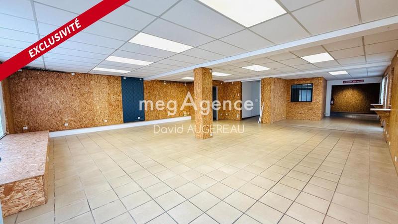 Local commercial - 196 m² - 4 pièces