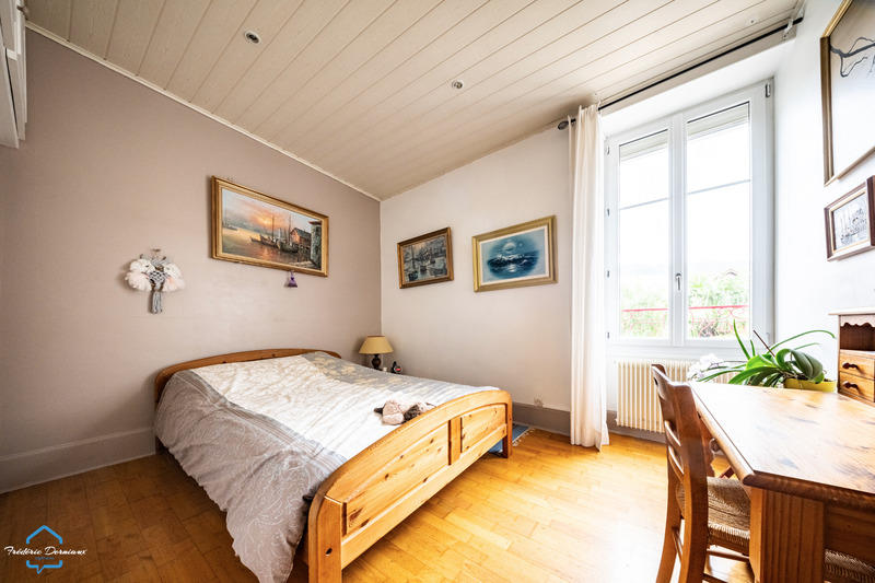 Maison - 205 m² - 8 pièces