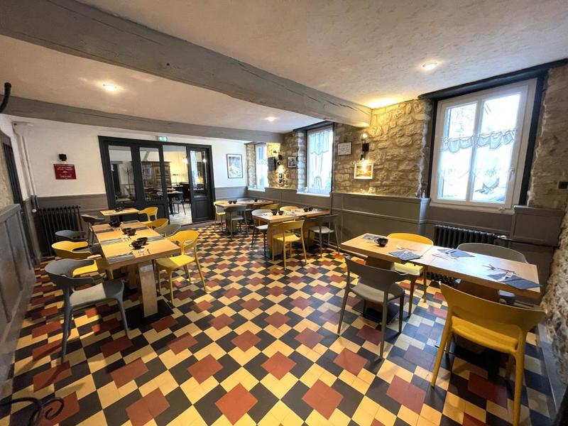 Maison ancienne - 310 m² - 11 pièces