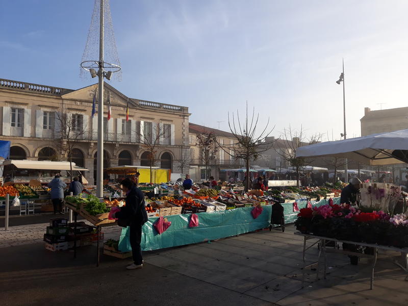 Marché traditionnel d'Aiguillon