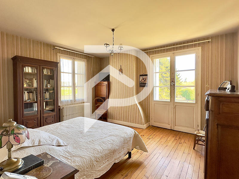 Maison - 225 m² - 9 pièces