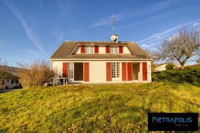 Maison traditionnelle - 139 m² - 5 pièces