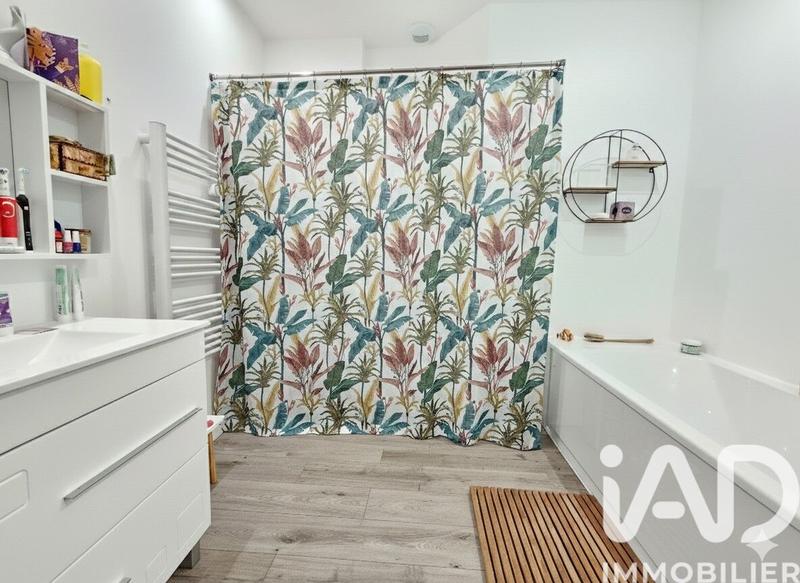 Maison - 220 m² - 8 pièces