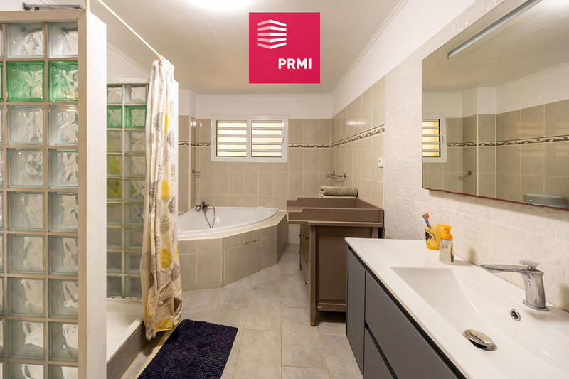 Maison - 213 m² - 8 pièces