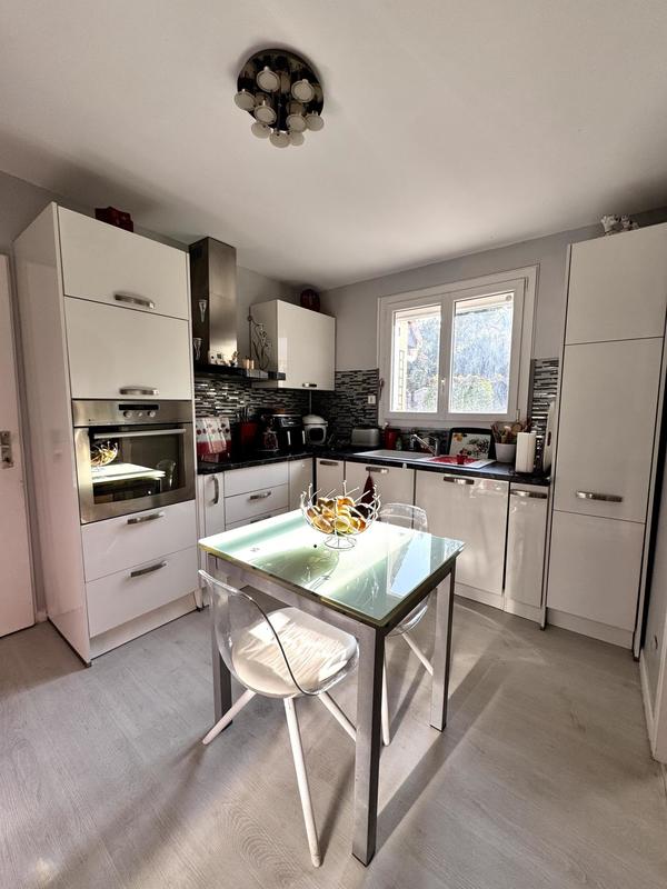 Maison - 188 m² - 8 pièces