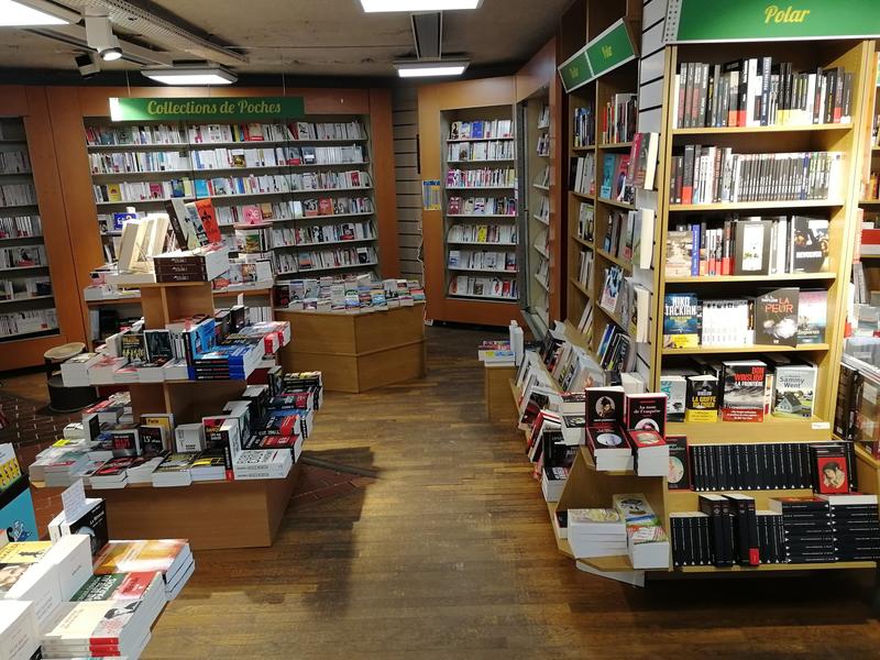 Le Pavé Dans la Mare