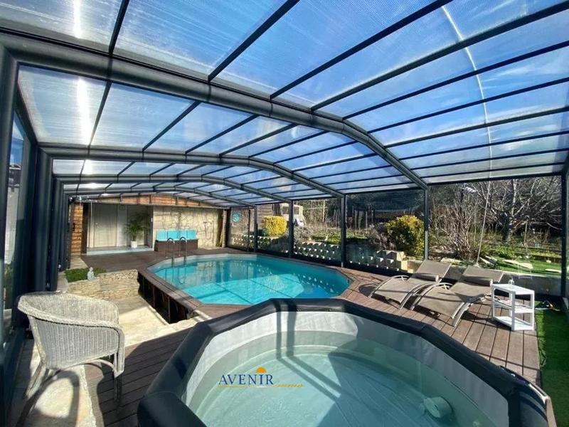 Magasins - 215 m² - 7 pièces