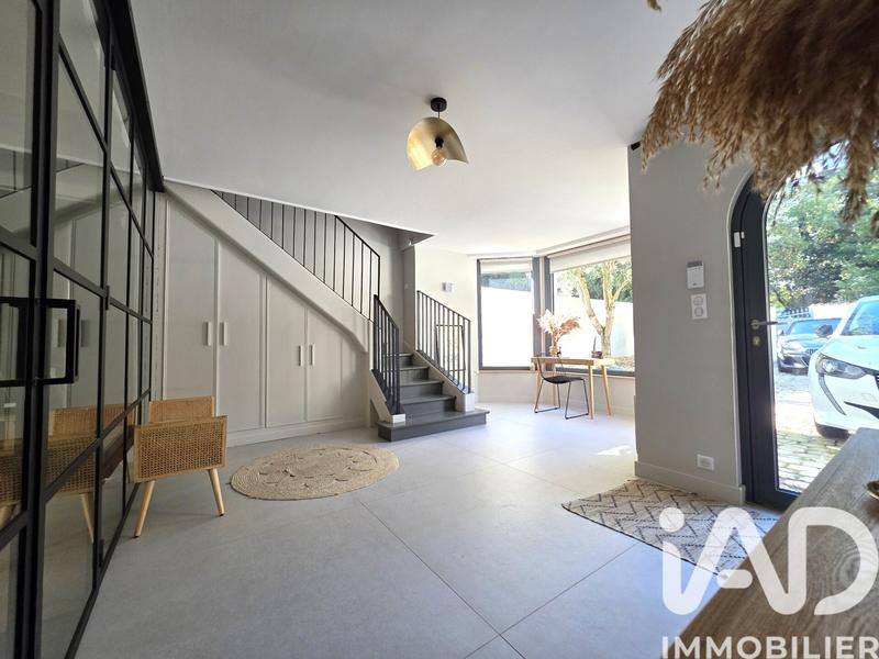 Maison - 210 m² - 7 pièces