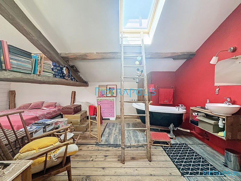 Maison - 198 m² - 7 pièces