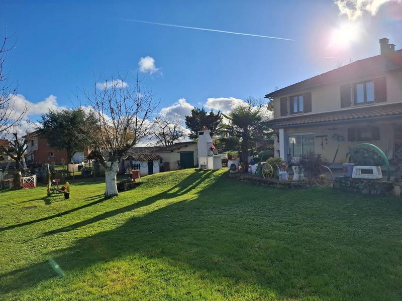 Maison - 184 m² - 7 pièces