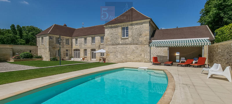 Maison - 400 m² - 8 pièces