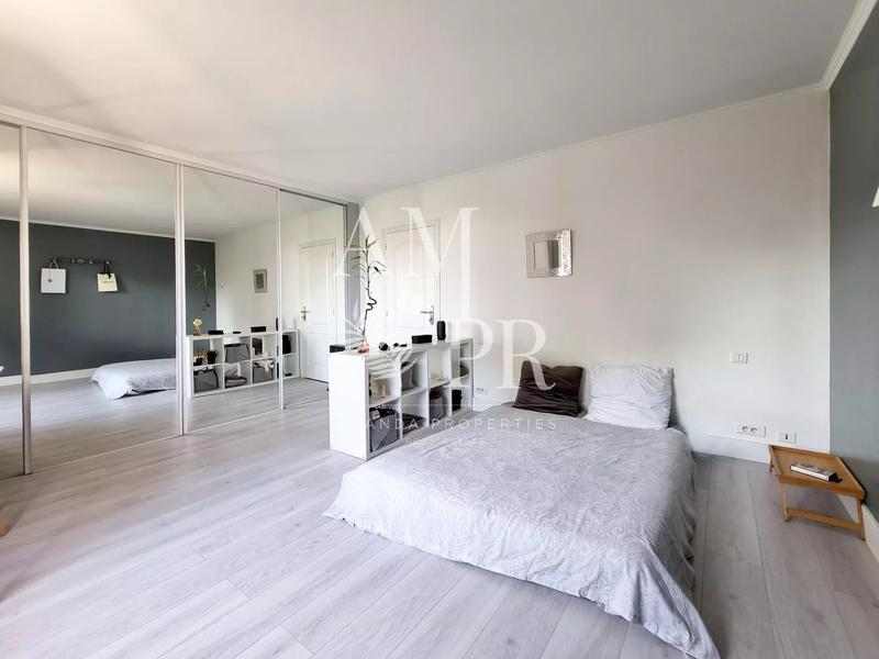 Villa - 215 m² - 8 pièces