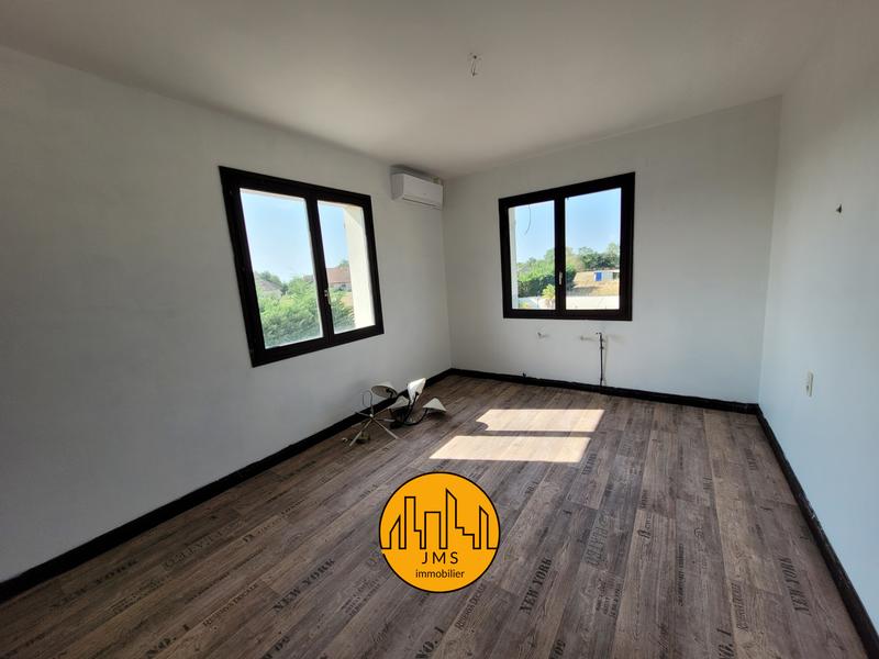 Maison - 240 m² - 8 pièces