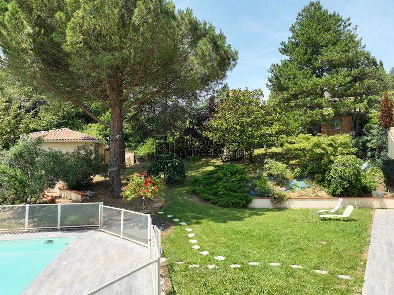 Maison - 250 m² - 6 pièces