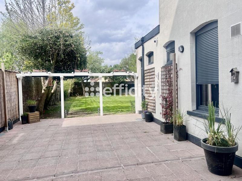 Maison - 247 m² - 10 pièces