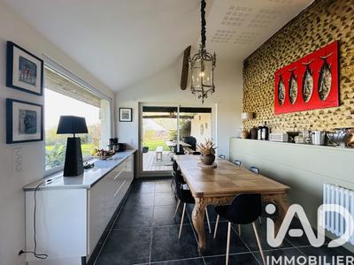 Maison - 240 m² - 8 pièces