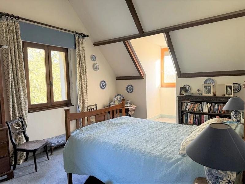 Propriété - 204 m² - 9 pièces