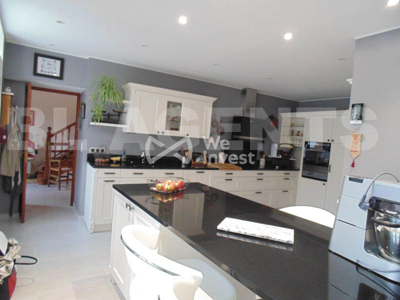 Maison - 327 m² - 10 pièces