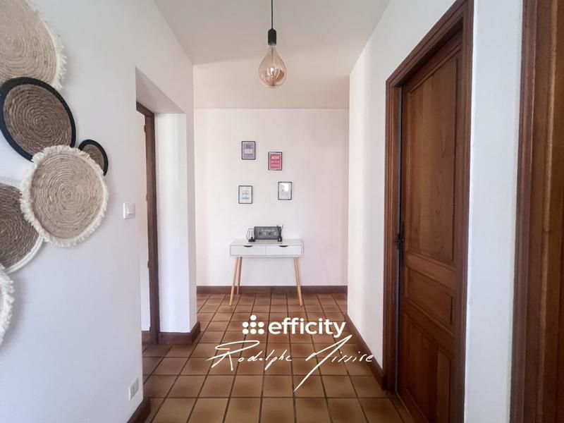 Maison - 220 m² - 8 pièces