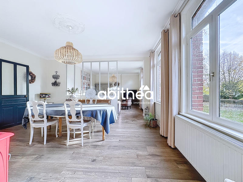 Maison - 327 m² - 9 pièces