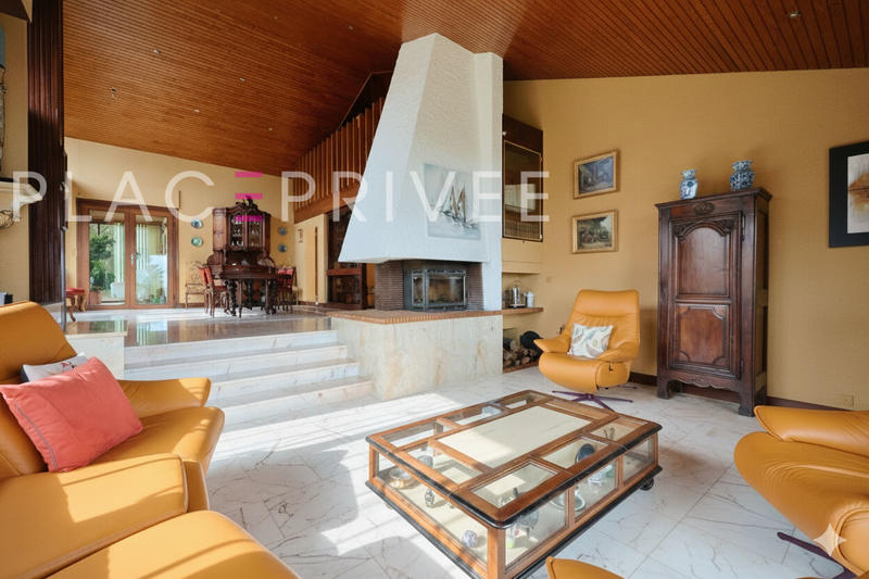 Maison - 338 m² - 12 pièces