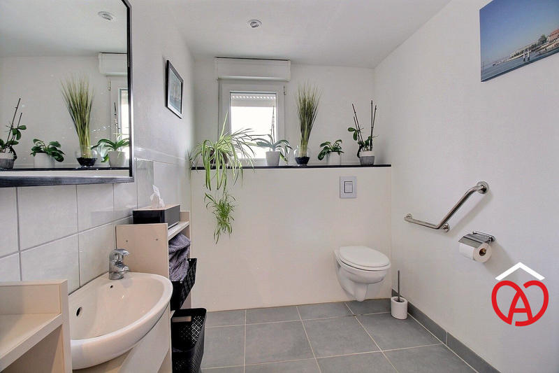 Local commercial - 300 m² - 7 pièces