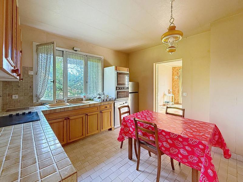 Maison - 222 m² - 7 pièces